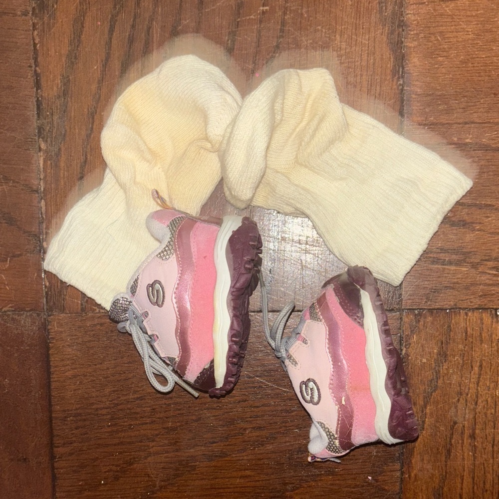Vintage build a bear Skechers Pink and Gray build a bear Sneakers and socks - Picture 6 of 7
